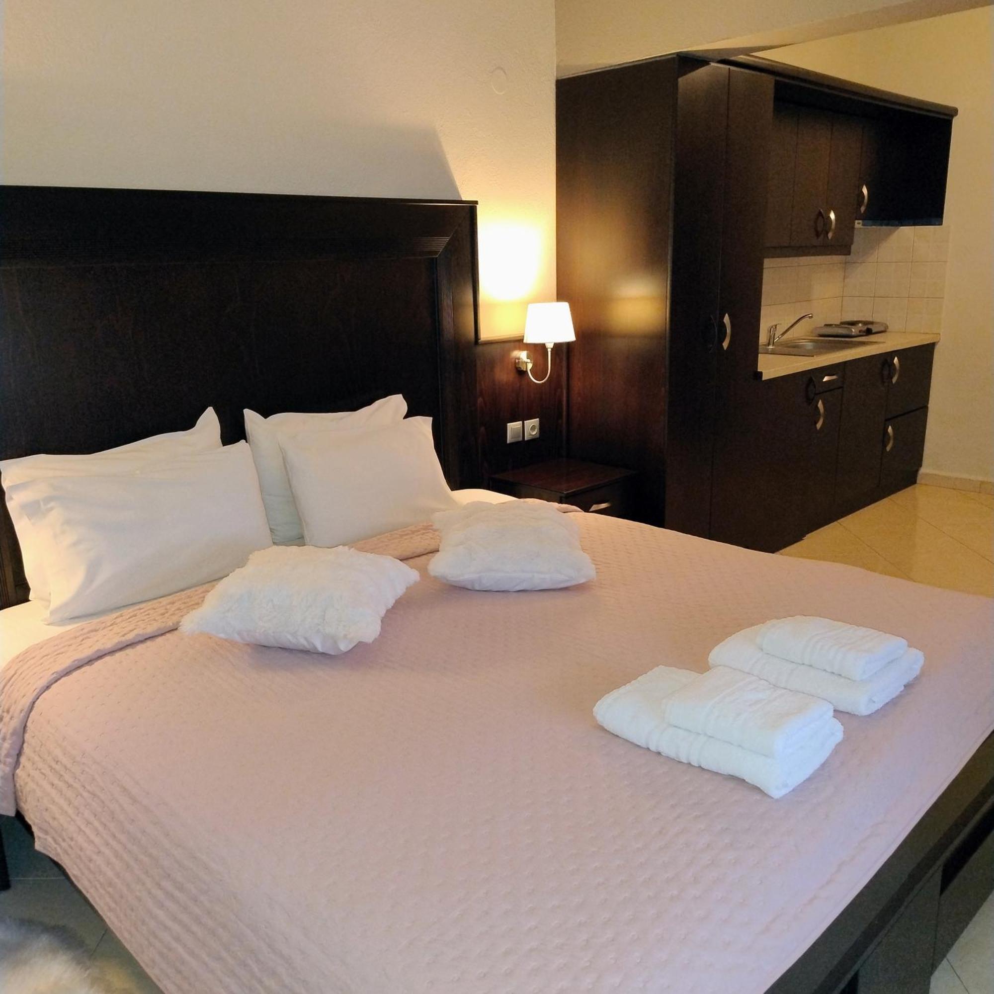 Hotel Neraides Káto Loutrákion Esterno foto
